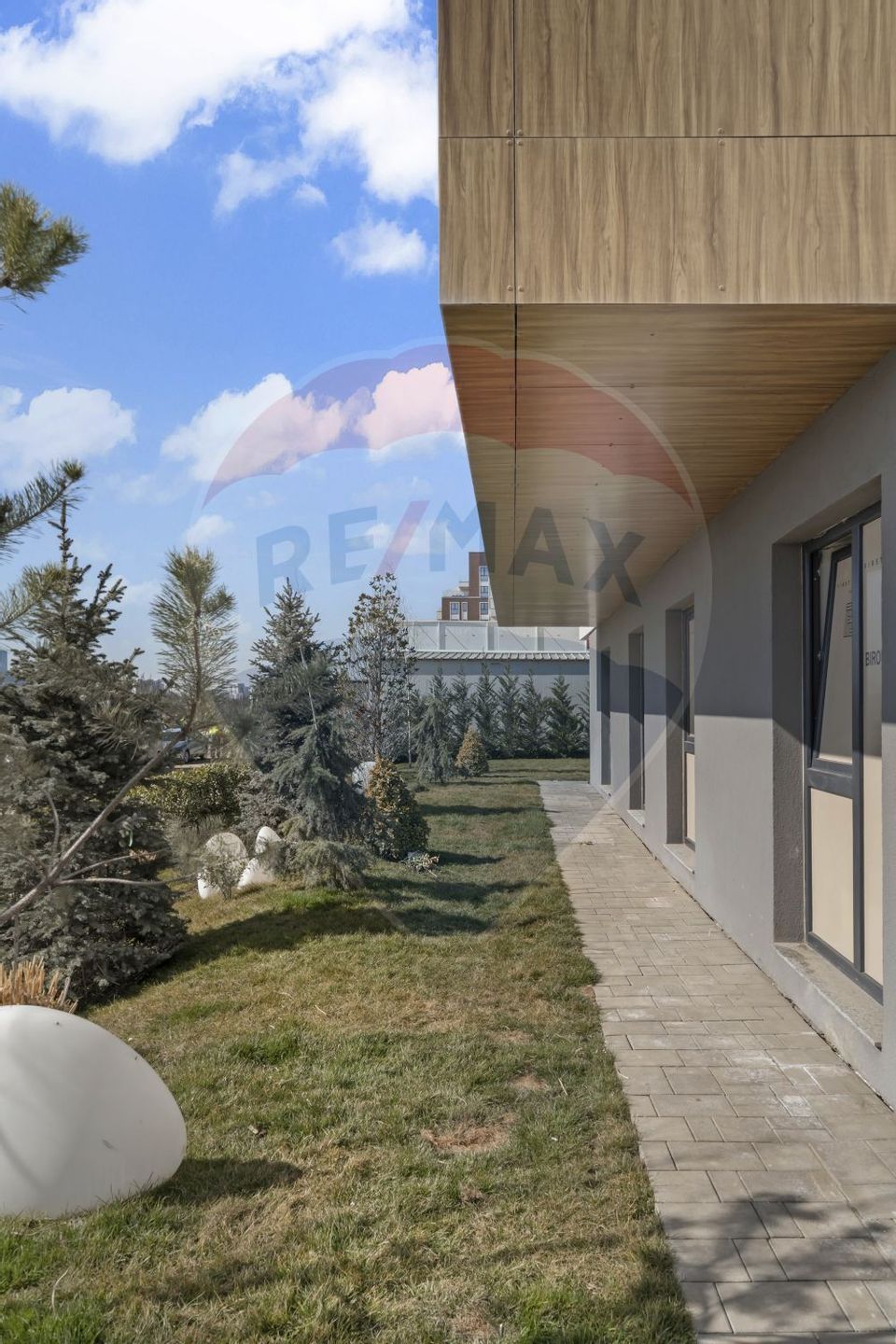 Large 2-room apartment for sale in Pipera area