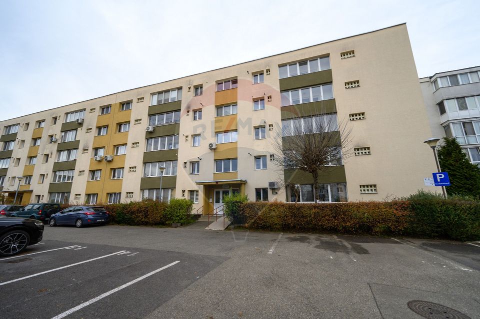 Apartament renovat, modern, cu 3 camere, de vânzare în Grigorescu