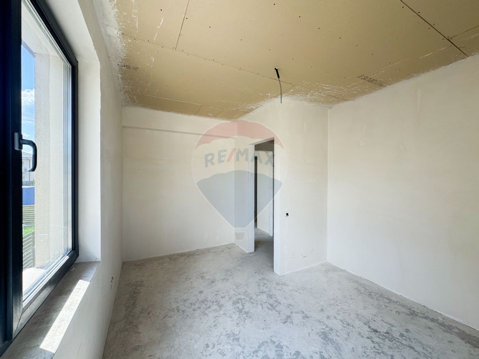 Casă semifinisată în Dezmir - Spațiu, liniște, acces rapid către oraș