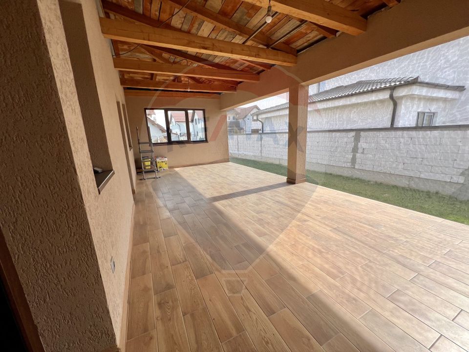 8 room House / Villa for sale