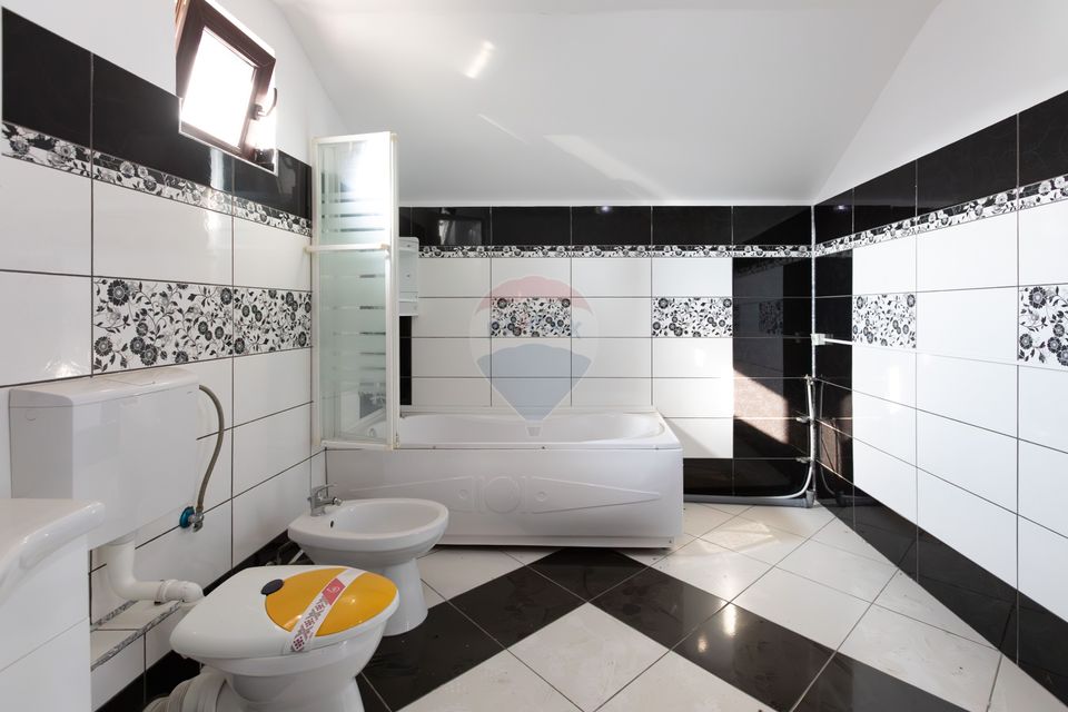 Hală 1.000 mp + curte 3.200 mp + CASĂ 160 mp BONUS | Acces TIR | Bacău