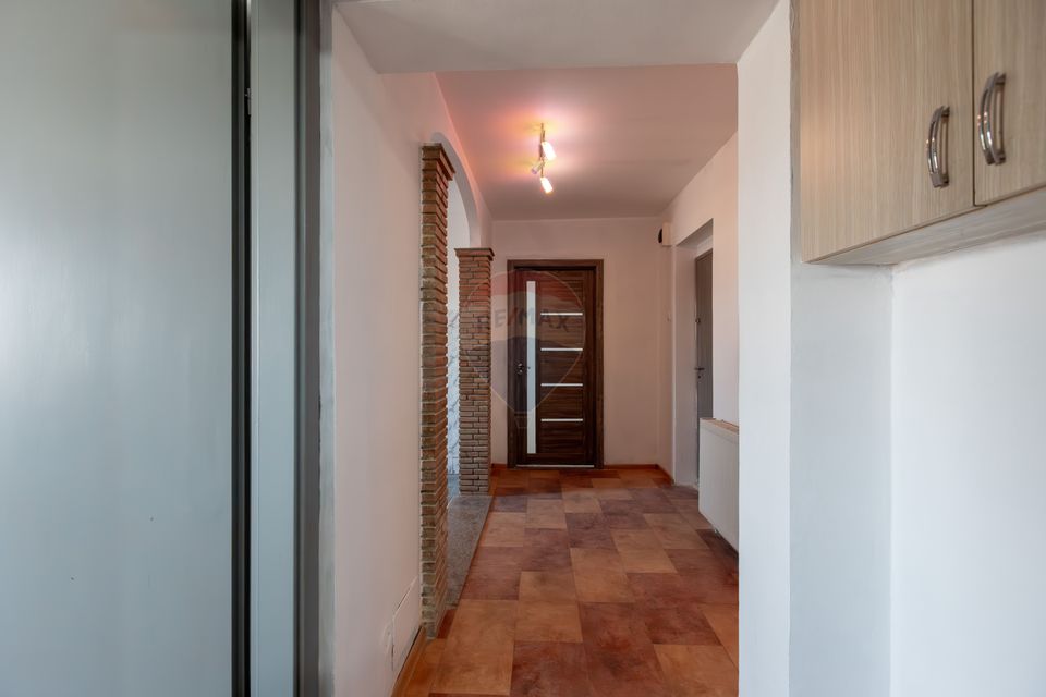 Apartament cu 3 camere de vânzare