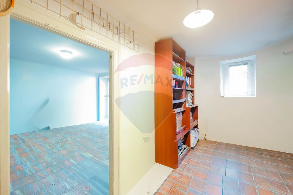 86sq.m Commercial Space for sale, Ultracentral area