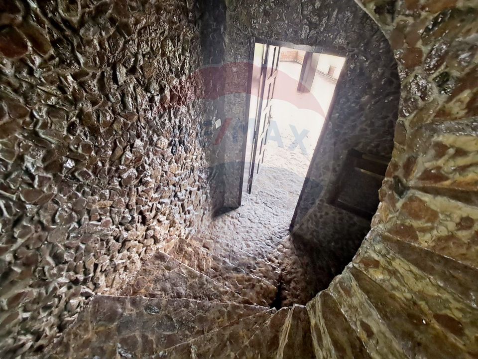 16 room Hotel / Pension for sale