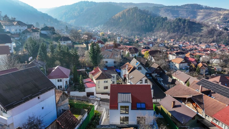 Armonie între tradiție și modernitate – Vilă contemporană în Brasov