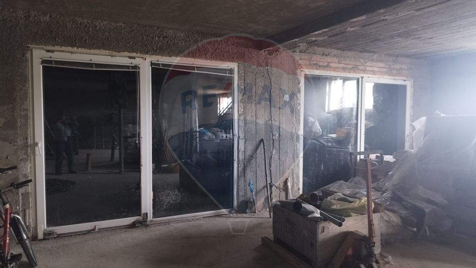 De Vânzare – Imobil Multifuncțional în  Șinteu, Bihor