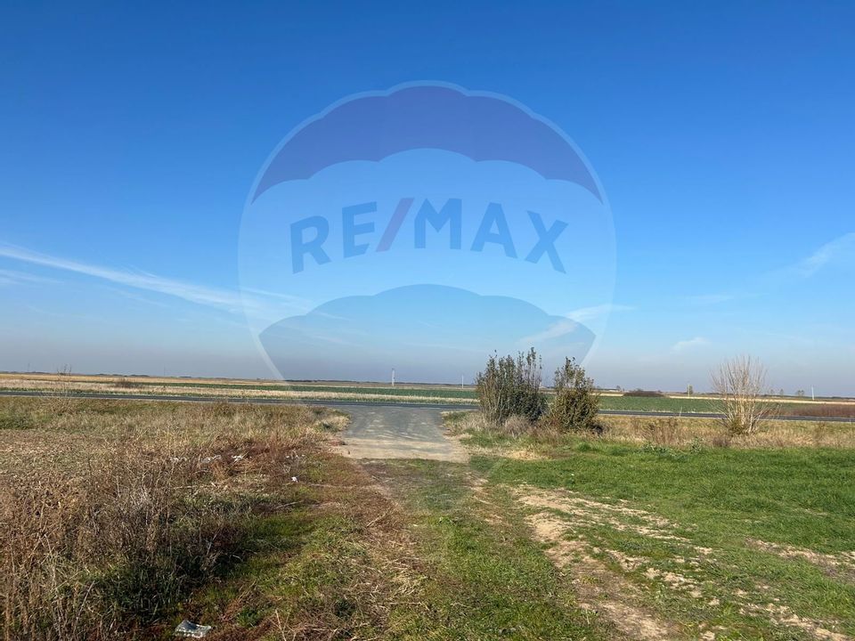 Land 17,400sqm Ciumeghiu / Drumul DN79