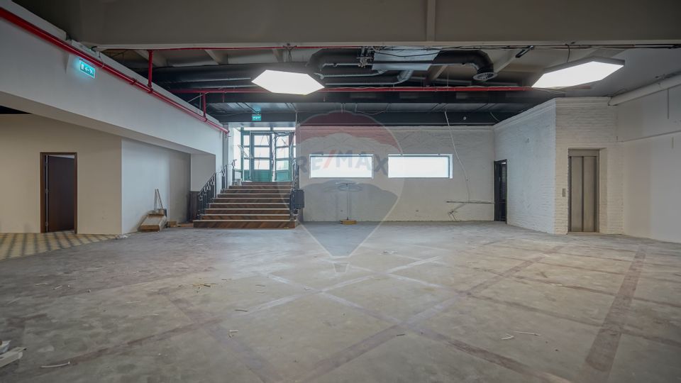 285sq.m Commercial Space for rent, Bartolomeu area