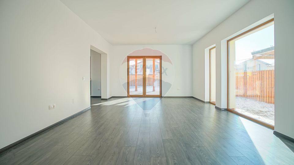 REZERVATA! Vilă nouă, cu 4 camere si teren de 500mp, în Cristian