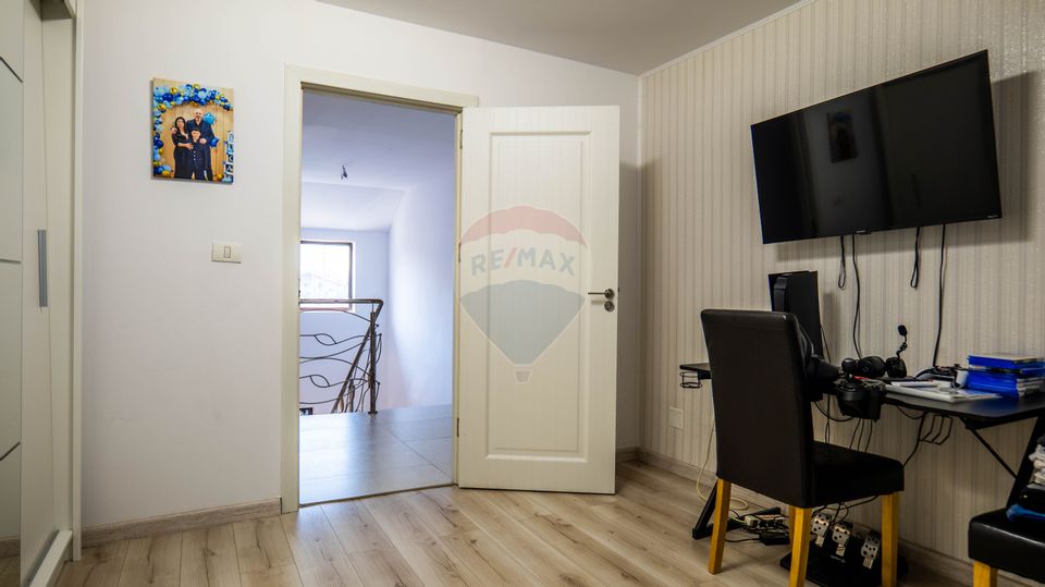 Vanzare vilă cu 4 camere si teren, zona Dobroesti