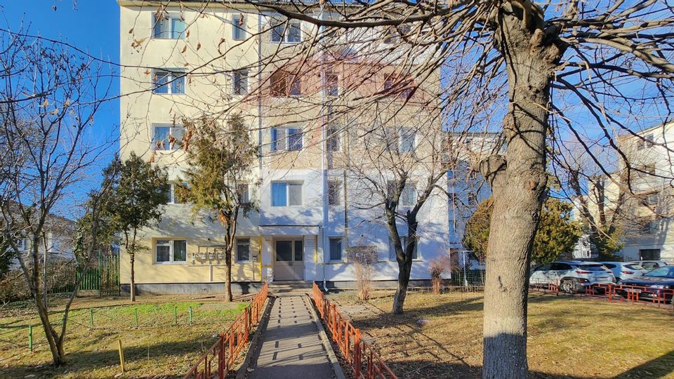 Apartament cu 2 camere  Central in Campina în zona Milcov