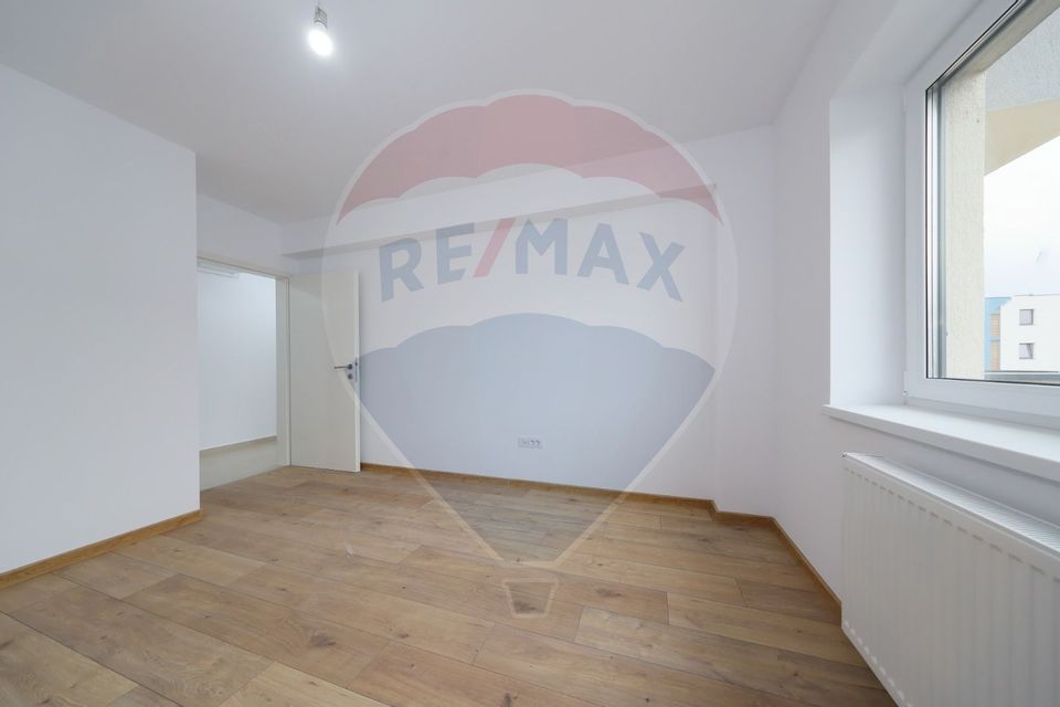 3 room Apartment for sale, Tractorul area