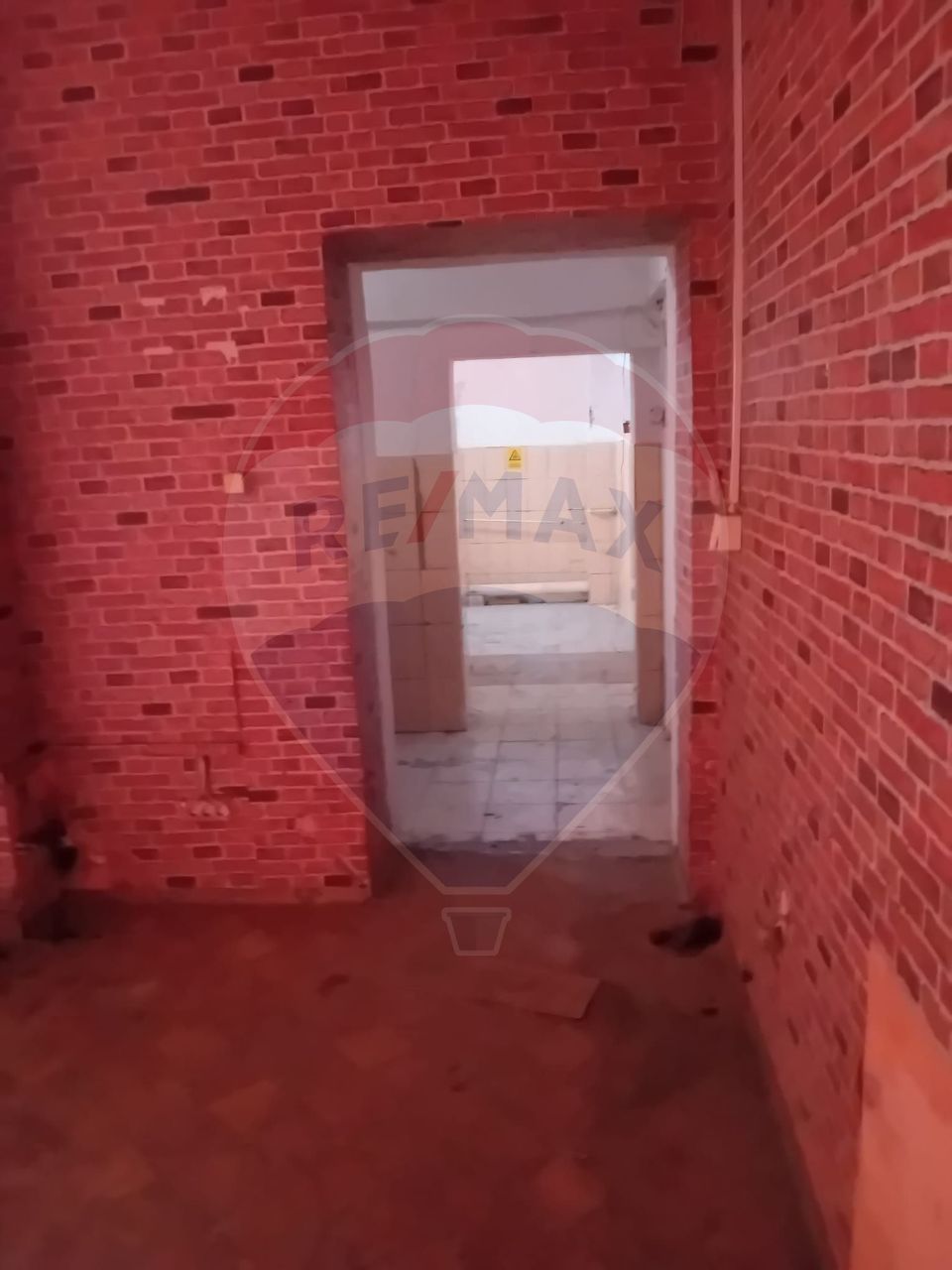 303sq.m Commercial Space for rent, Est area