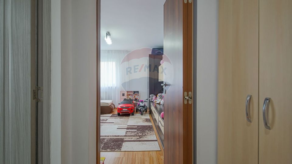 REZERVAT! Apartament cu 2 camere de vânzare, decomandat.