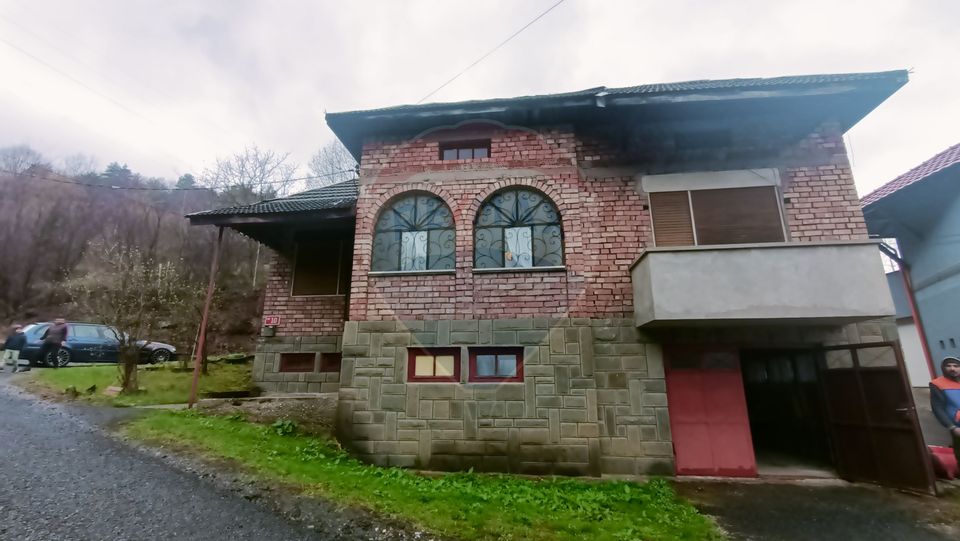 3 room House / Villa for sale, Ferneziu area