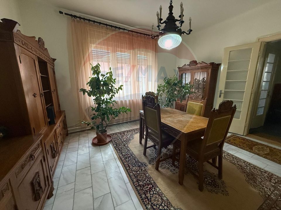 De vânzare  casǎ 5 camere și acces auto Ultracentral