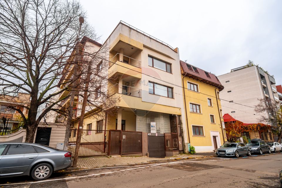 3 room apartment 112 sqm for sale Marriott 13 September block 2007