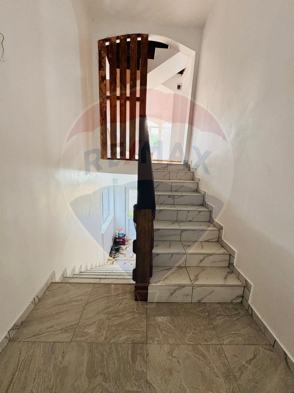 9 room Hotel / Pension for rent, Est area