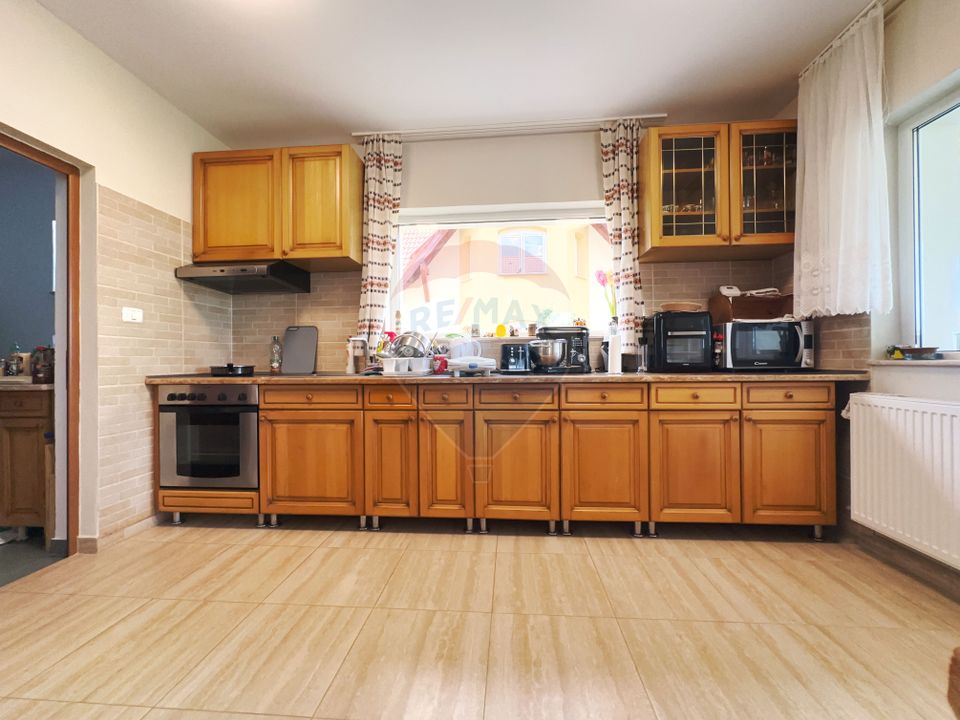 "House / Villa for sale located in Recaș, 195 sqm (built area)"