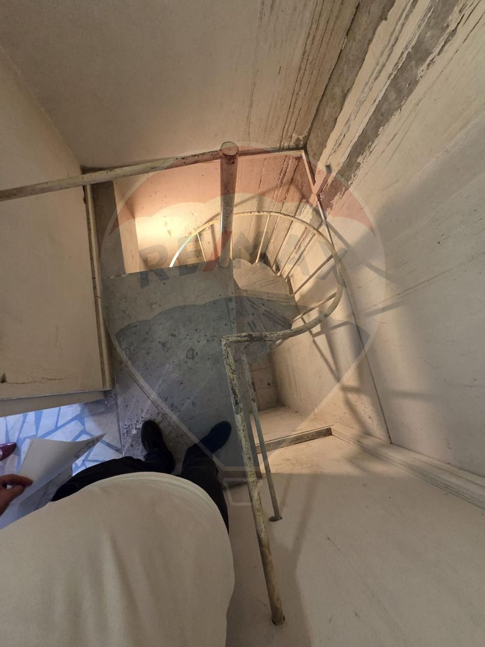 180sq.m Commercial Space for rent, Central area