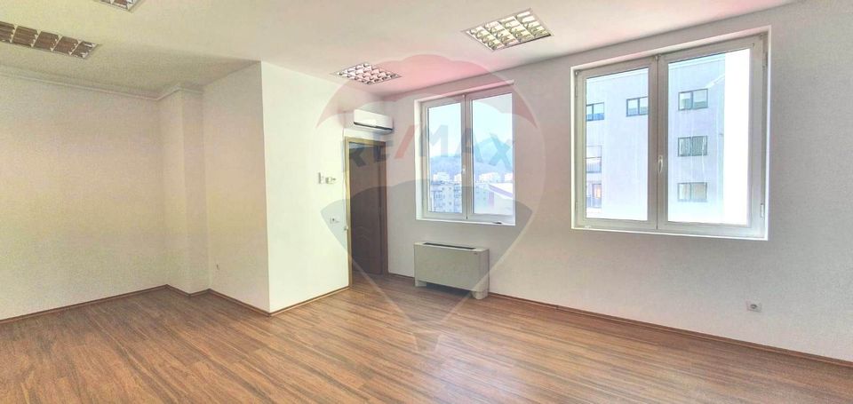 Birou de închiriat în Brașov zona centrală în clădire de birouri