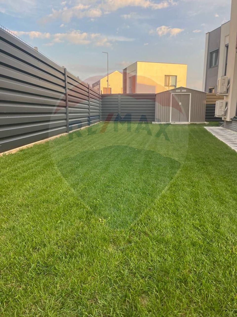 Casă modernă de vânzare | 4 camere și curte | Ulmi, Giurgiu