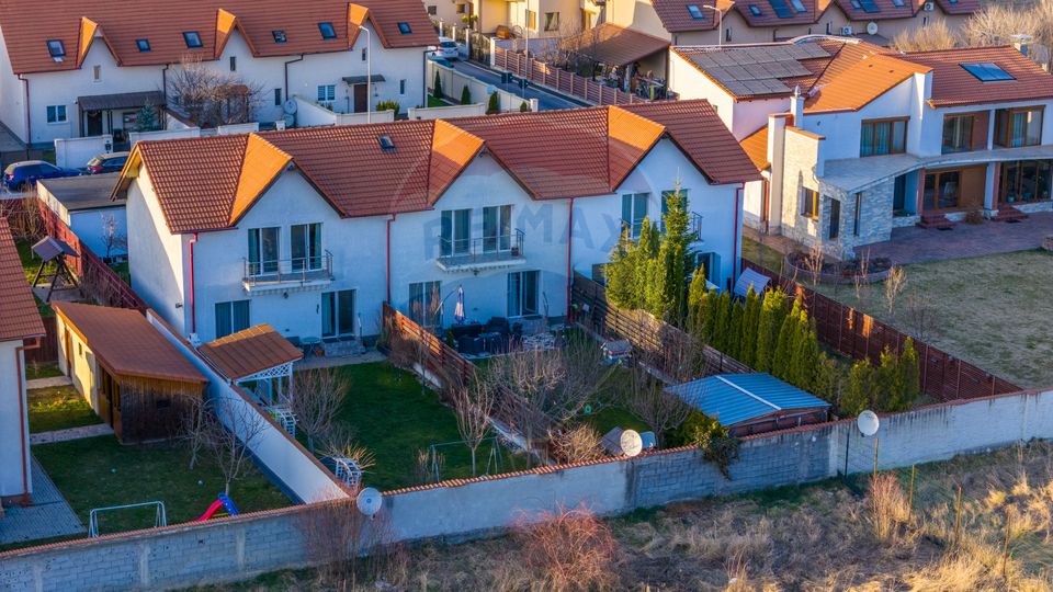 Casă / Vilă cu 4 camere de vânzare în zona Central