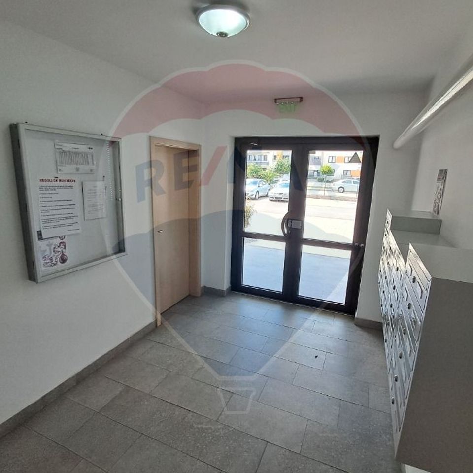 Apartament cu 2 camere de vânzare în zona Tractorul