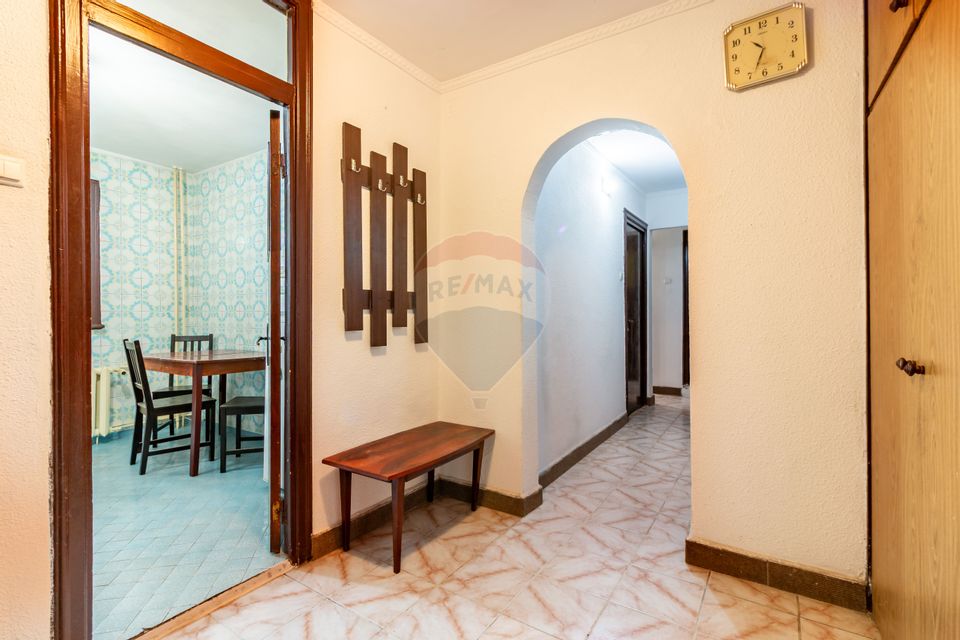 Apartament cu 3 camere de vânzare în zona Sebastian