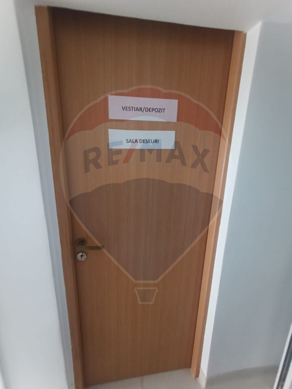 81sq.m Commercial Space for rent, Central area