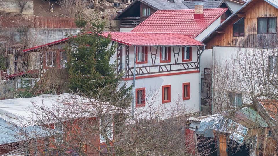 Casă cu 6 camere de vânzare în Azuga, Comision 0%!