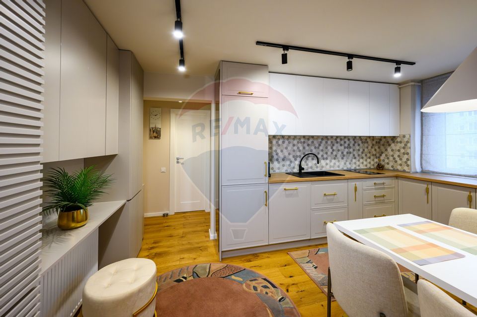 Apartament renovat, modern, cu 3 camere, de vânzare în Grigorescu