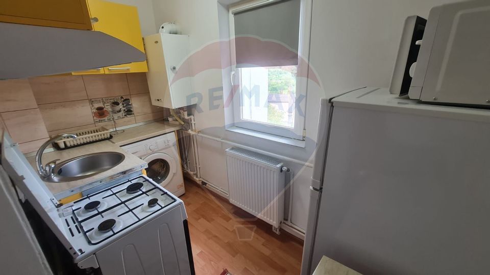 Garsoniera de inchiriat, strada Garii, etajul 3/4