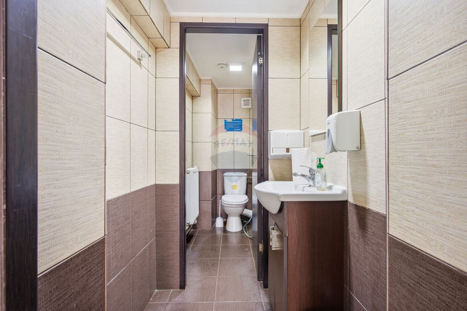 140sq.m Commercial Space for rent, Ultracentral area