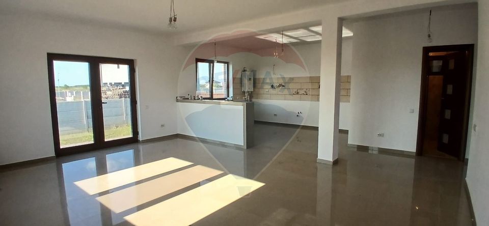 Casa individuala spatioasa cu 5 camere de vanzare in Corbeanca