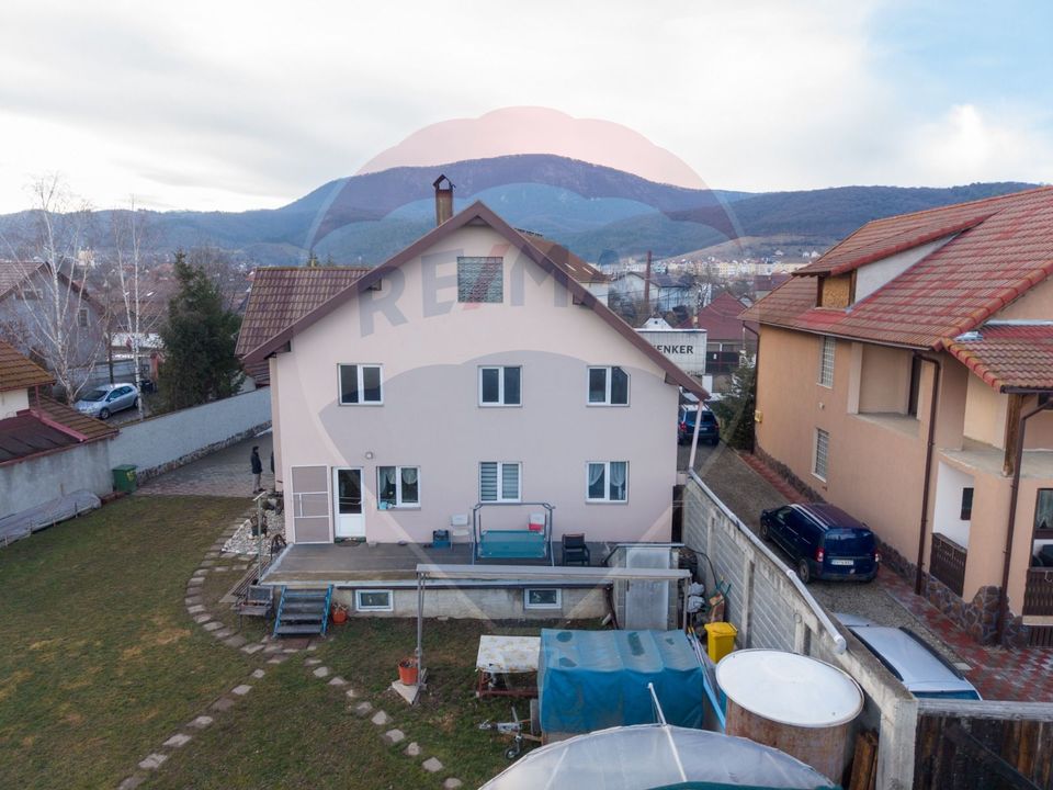 Casă noua - parcări subterane, teren 500 mp, Codlea