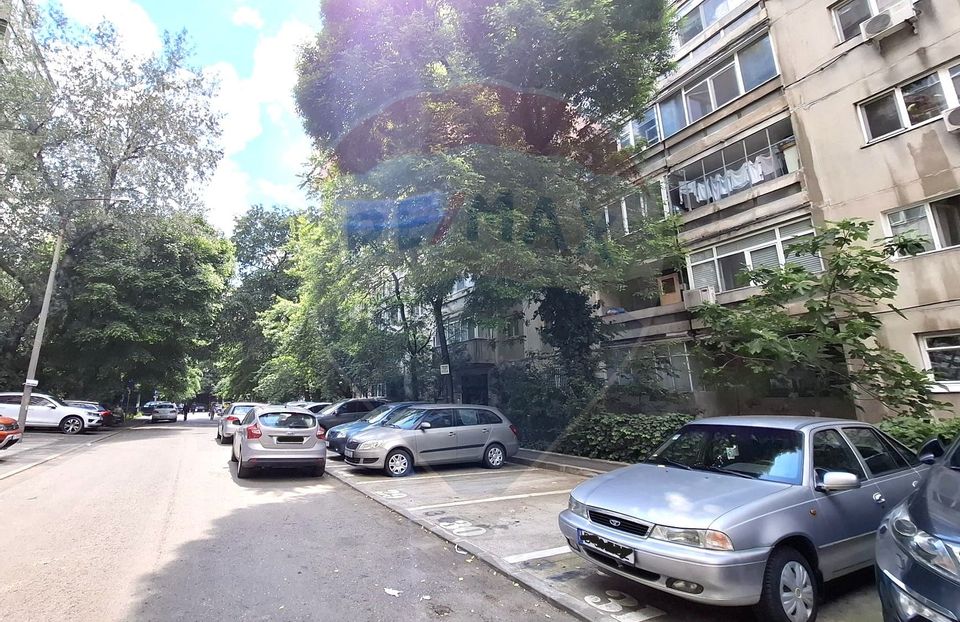 2 room detached apartment, block 1980, Gorjului Metro