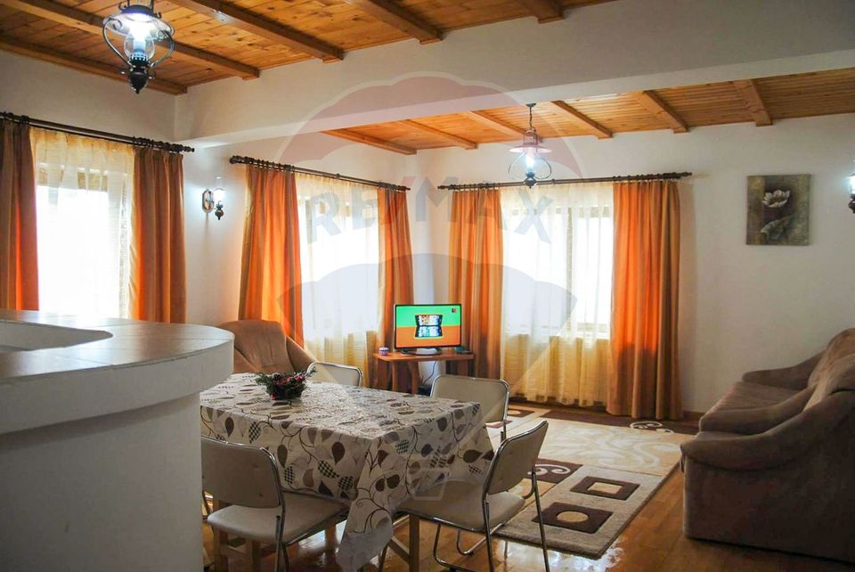 Casă / Vilă cu 6 camere de vânzare în zona Cioplea/Predeal