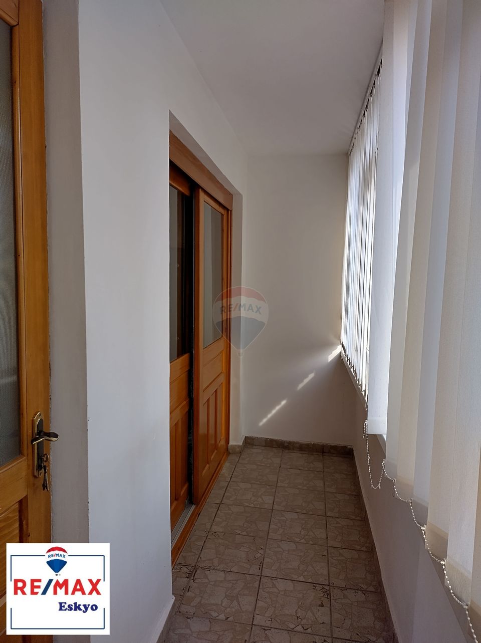 Apartament 2 camere semidecomandat DE VANZARE - Micro 40 Galati