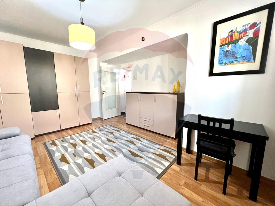 De închiriat apartament cu 3 camere, în zona Dacia