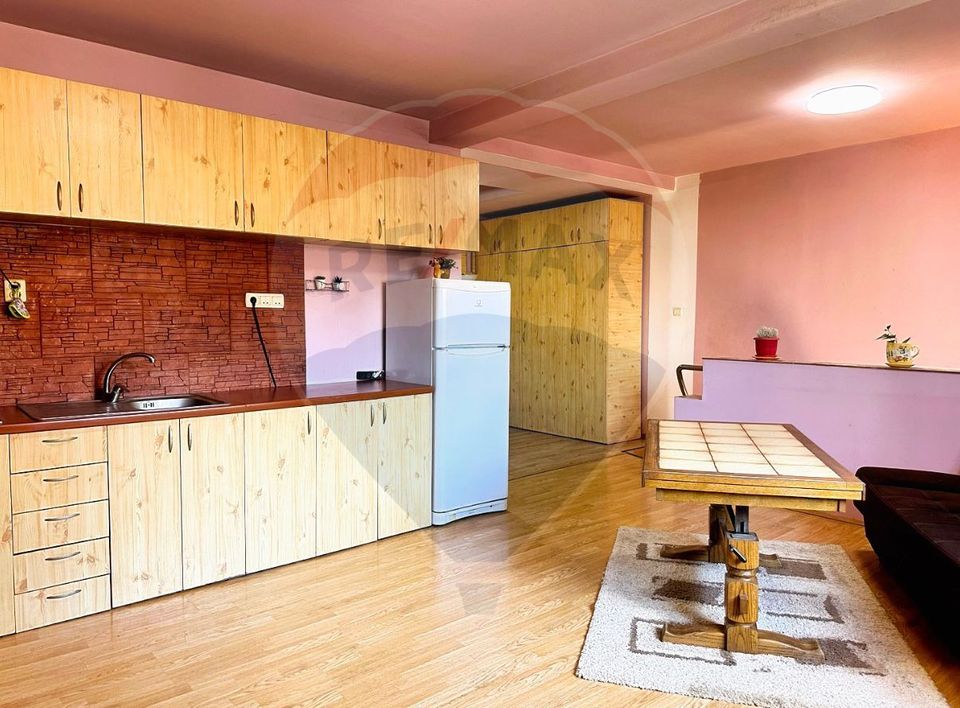 Casă / Vilă cu 5 camere de vânzare în zona Cetatii