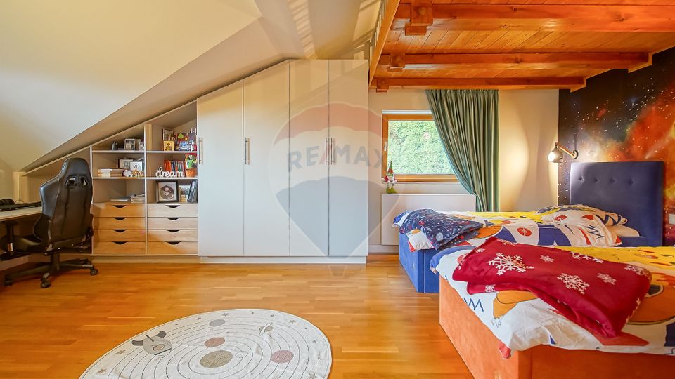 Vila moderna cu vedere spre padure Poiana Angelescu