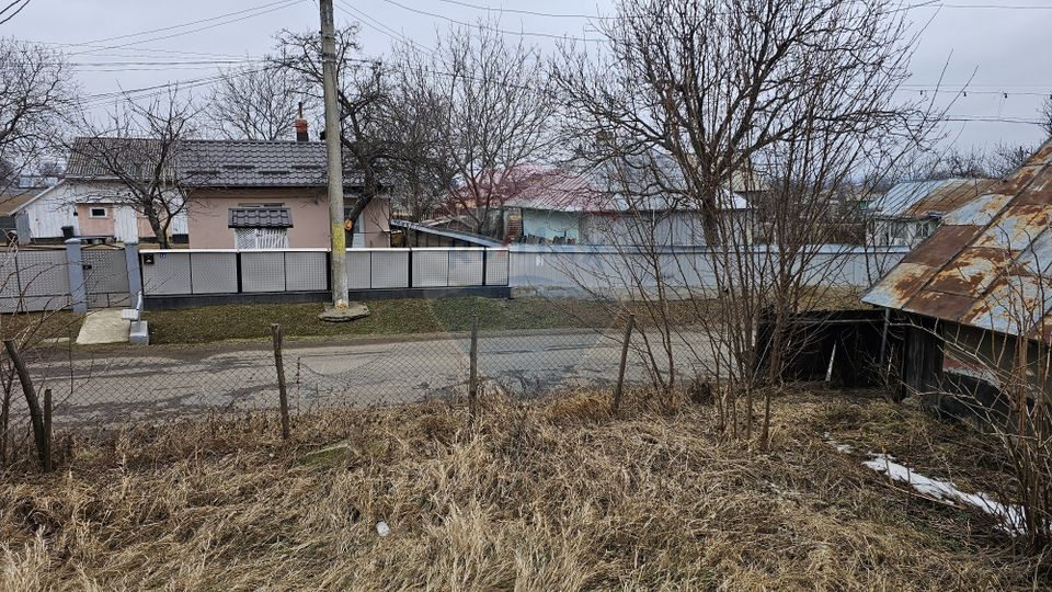 Casă / Vilă cu 12 camere, teren intravilan de 2869mp în Siminicea, SV