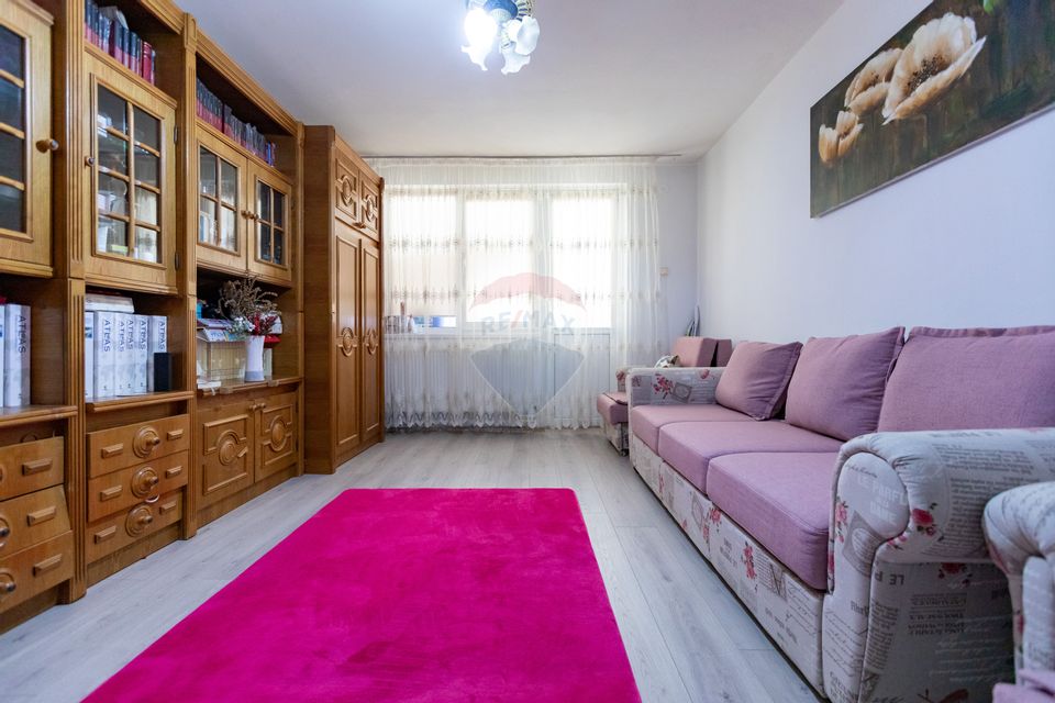 Apartament decomandat cu 2 camere de vânzare, str. Cornișa Bistriței