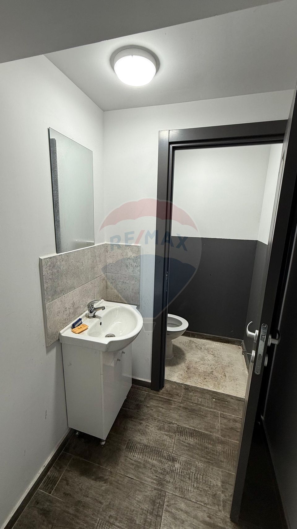 Service camioane și auto Șoseaua Surăii hală 400 mp