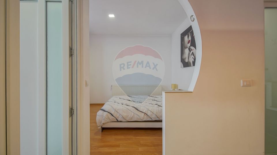 8 room House / Villa for sale, Aurel Vlaicu area