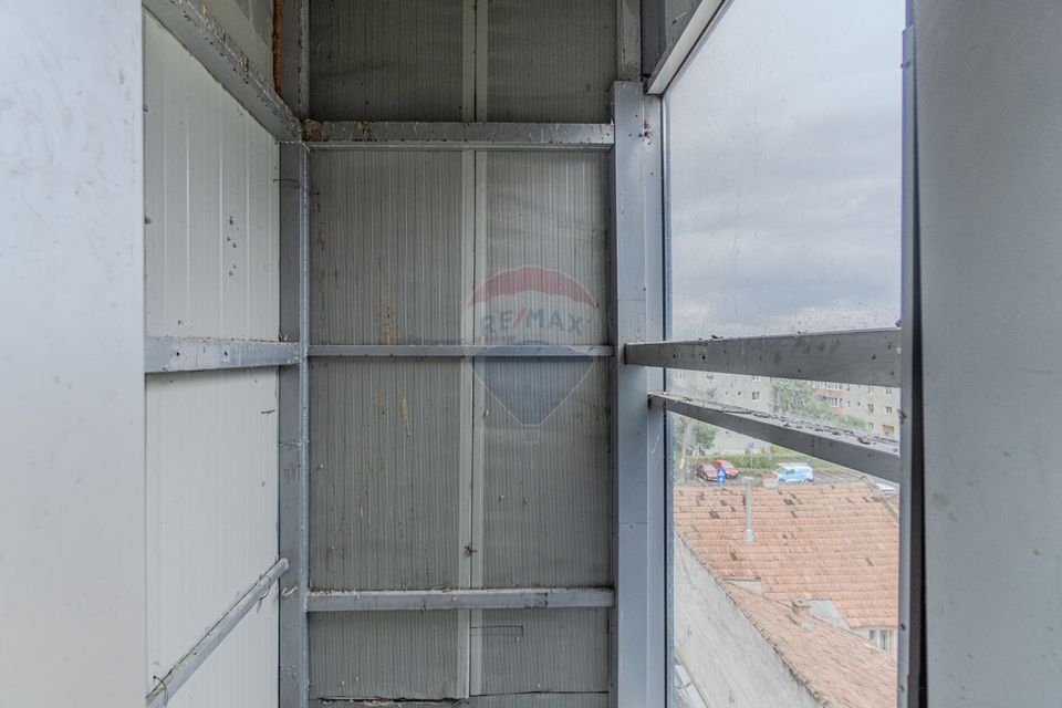 Cladire de 902 mp utili de vânzare, zona Grivitei - DN 13, COMISION 0