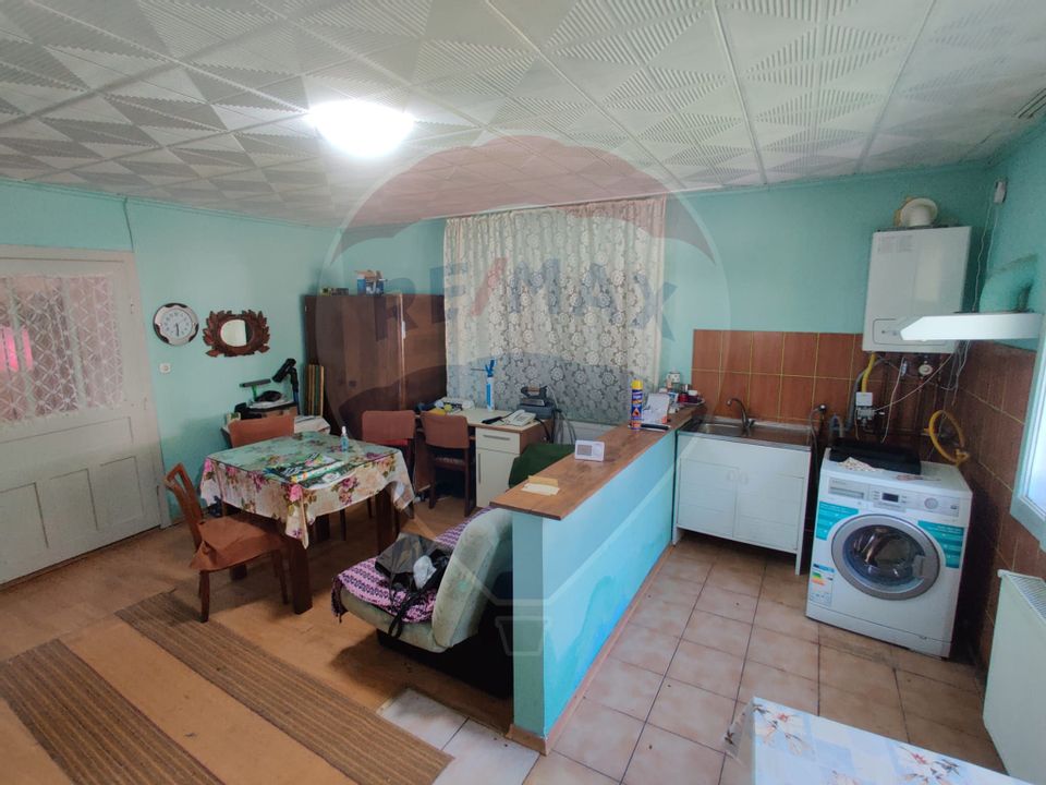 Casă cu teren de vanzare Buzești