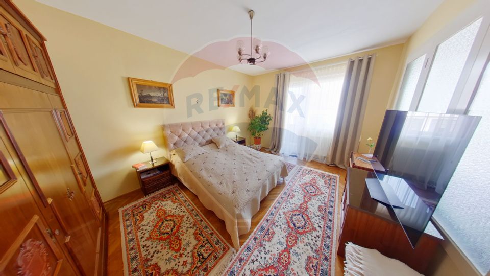 Apartament cu 3 camere de vânzare, str. Vasile Alecsandri