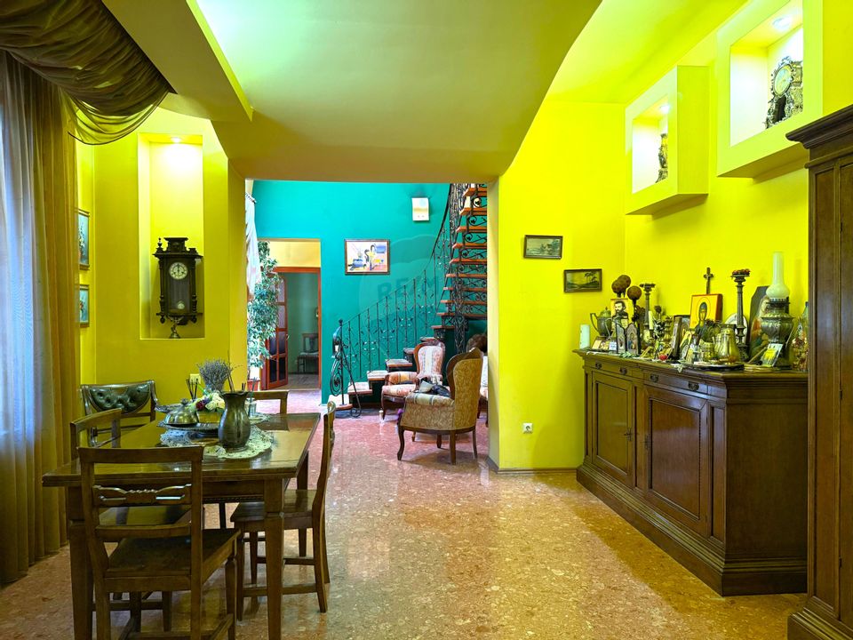 8 room House / Villa for sale, Central area